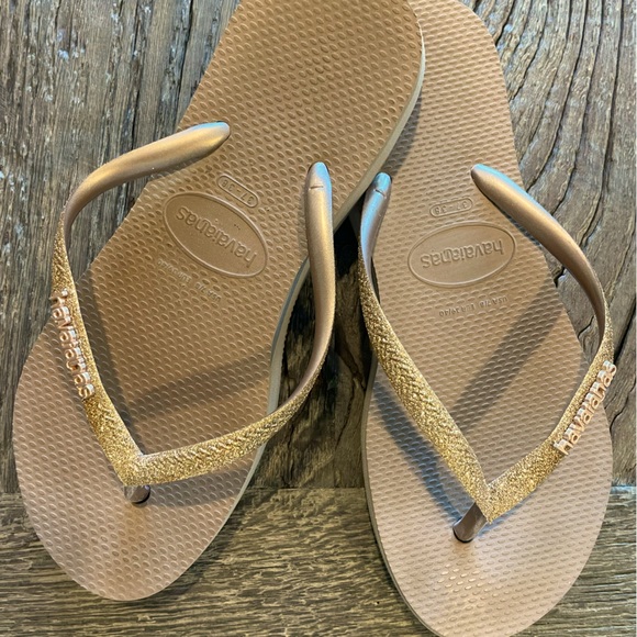Havaianas Shoes - Havaianas Slim Flatform Sparkle Gold Glitter x Holiday/Resort x 1” Flatform 7/8